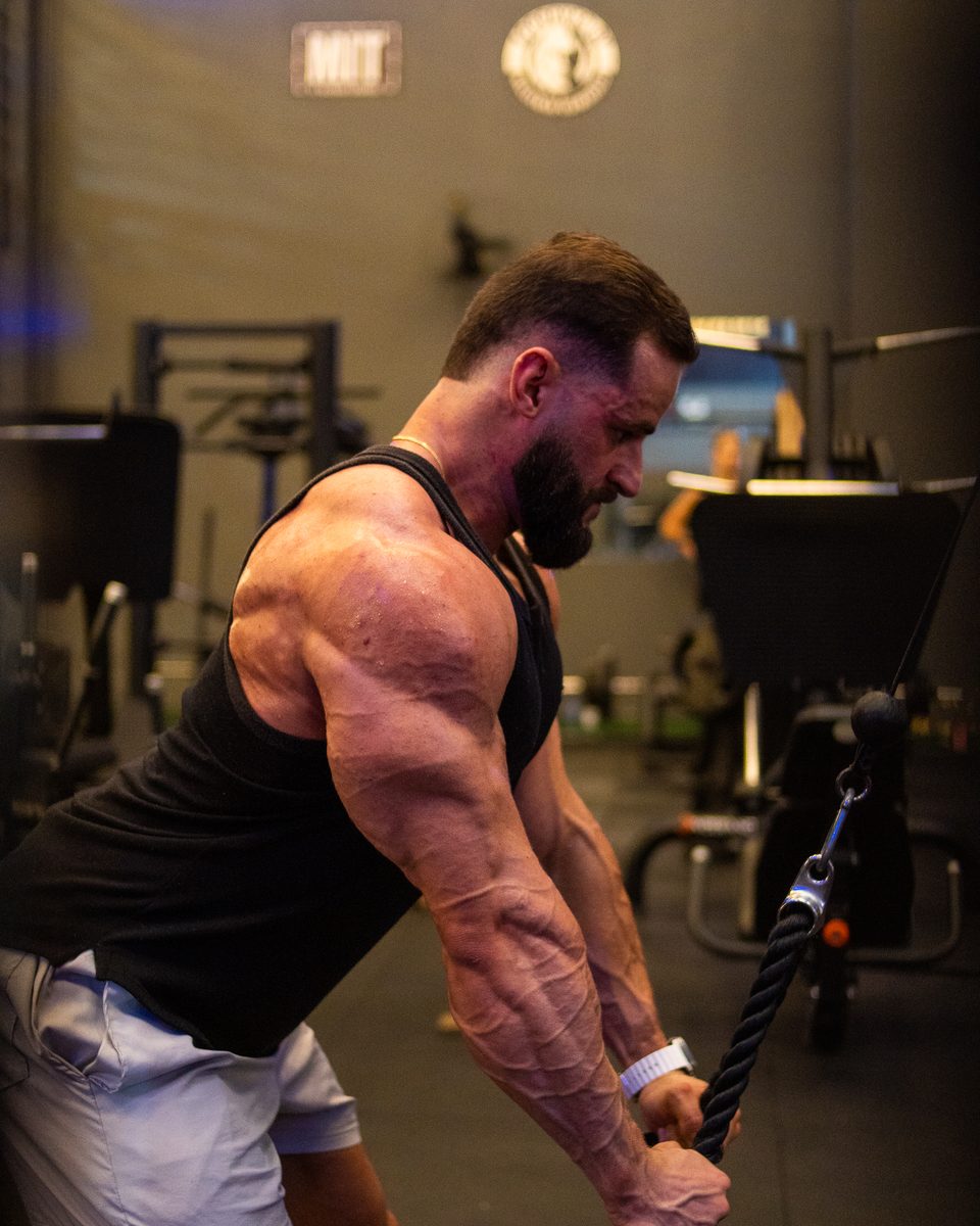 Rafael Mendes, personal trainer e atleta de fisiculturismo em Tubarão